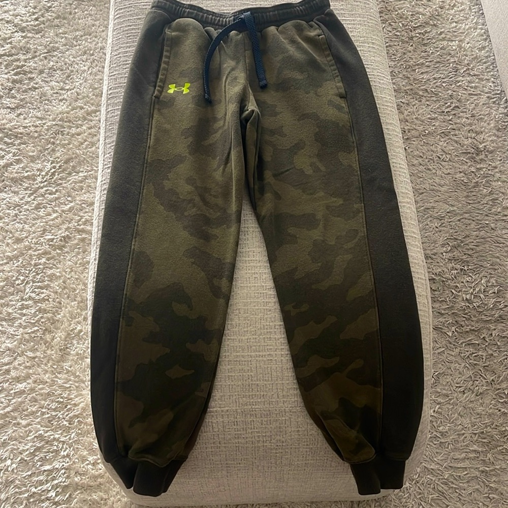 Under Armour Sweatpants Camouflage Size M EUC